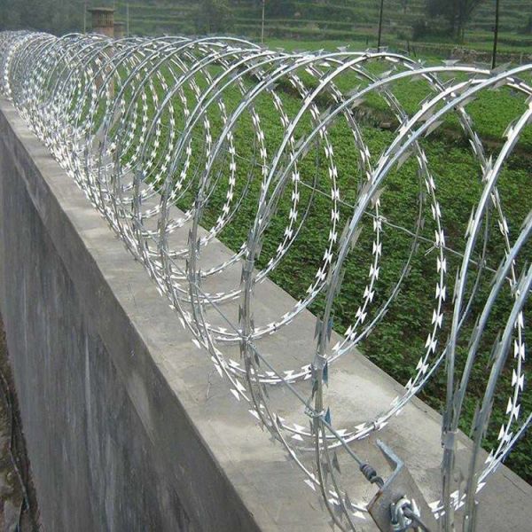 304 Stainless Steel Razor Wire , Hot Dipped Galvanized Concertina Coil Wire