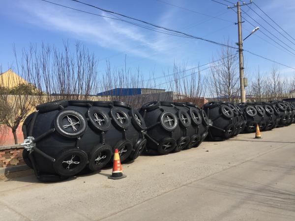 50Kpa 3.3*6.5m Black Marine Pneumatic Rubber Fenders With Tires