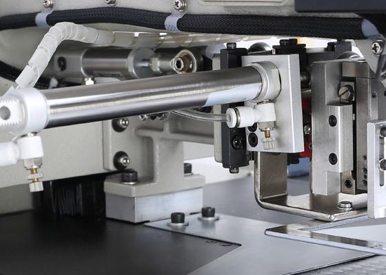AC220 - 240V Industrial Lockstitch Machine , Waver Direct Drive Sewing Machine 