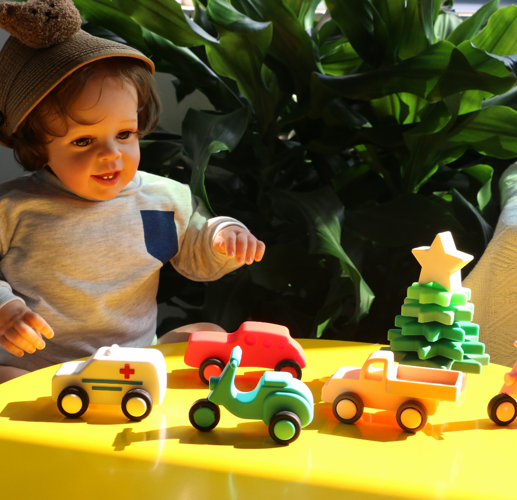Nouveau arrivé Jouets de voiture en silicone pour bébés Ambulance mignonne Jouets de jeu