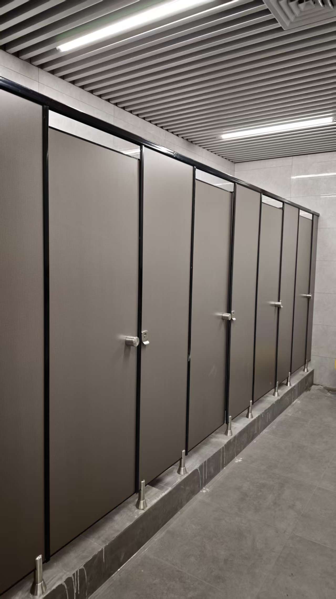 HPL Compact Phenolic Resin Toilet Partitions, Public Restroom Bathroom Cubicle Stalls