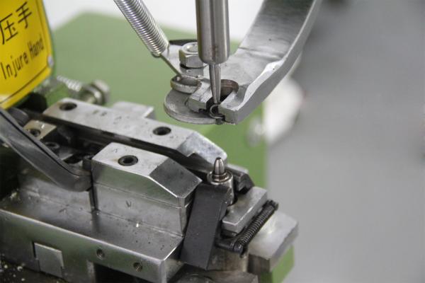 Fully Automatic Eyelet Riveting Machine for Footwear 3-8mm Eyelet Length High Standar