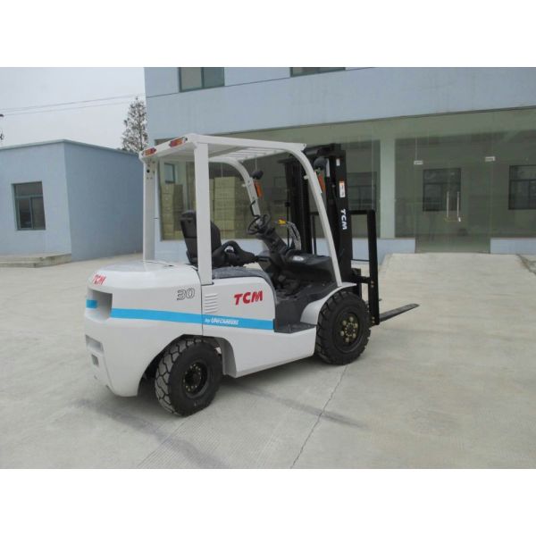 Printing Shops Boost Productivity with Low-Priced Japan Made FD30 Forklift