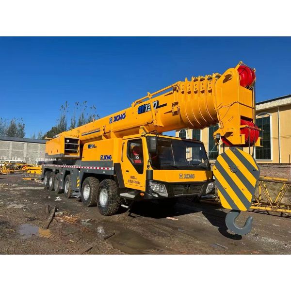 XCMG QY130 Used Truck Crane 130 Ton Workhorse 560HP Auto Boom Configuration