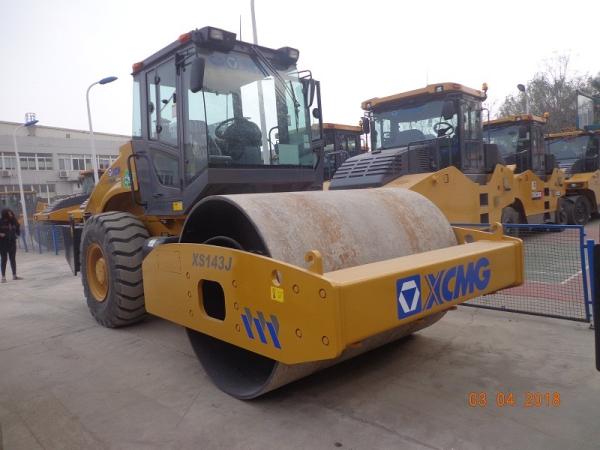 Model XS143J Mechanical Single Drum Vibratory Roller , Road Roller With Operating Mass 14000kgs