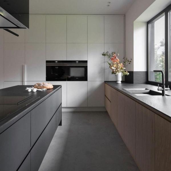 OEM Cabinet Manufacturers' Customized Modern Kitchen Cabinet E0 Plywood Matte Laminated Particle Board Flat-Pack Sink MDF Glass