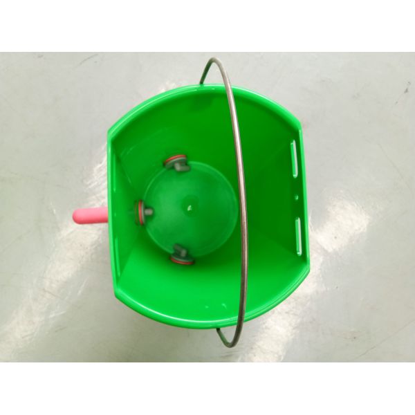 3 Teats Plastic Calf Rearing Bucket with 8L Volume for Newborn Calves