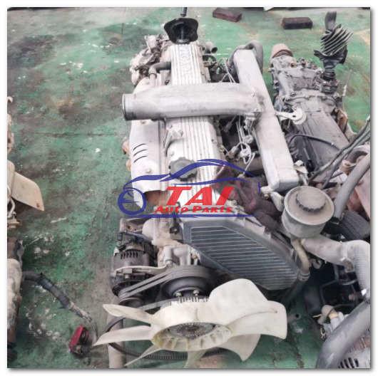 TOYOTA LANDCRUSIER 1HZ USOU O CONJUNTO DE MOTOR COM GEATBOX