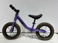 Vélo poussant pour enfants avec pneus remplis d'air et selle confortable