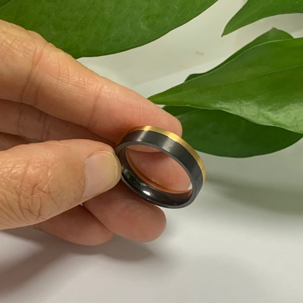 Fabrica mayorista de Anillos de bodas de zirconio y titanio negro y gris y joyas para hombres sin desvanecimiento Anillos de bodas para hombres
