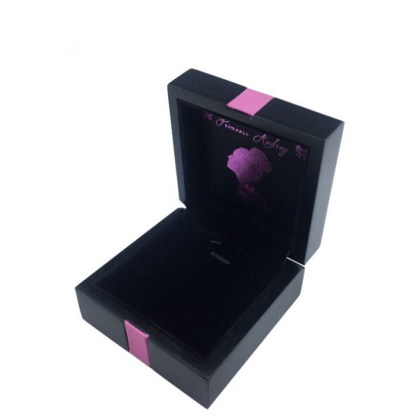 Matt Lacquer Custom Wooden Ring Box 12x8x4cm For Wedding Proposal