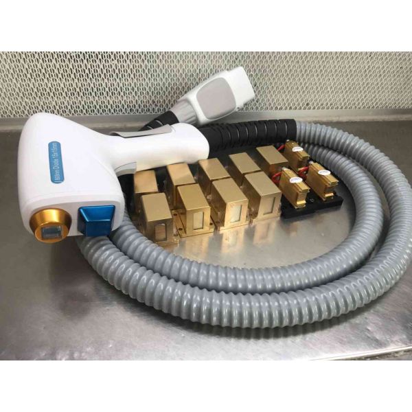 постоянная машина удаления волос лазера диода 808nm извлекает излишние волосы