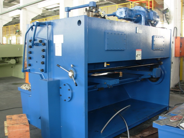 Heavy Duty Hydraulic Shearing Machine 20mm Sheet Metal Guillotine Shear