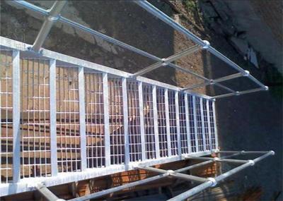 O anti deslizamento galvanizou os passos de escada de aço para o aço da torção do Decking da ponte