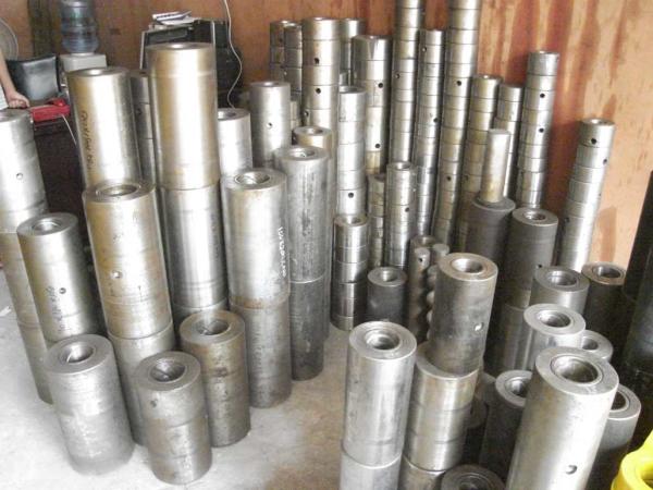 Pins de montage abordables pour les voies de récupération de godets HD dans les ateliers de réparation de machines