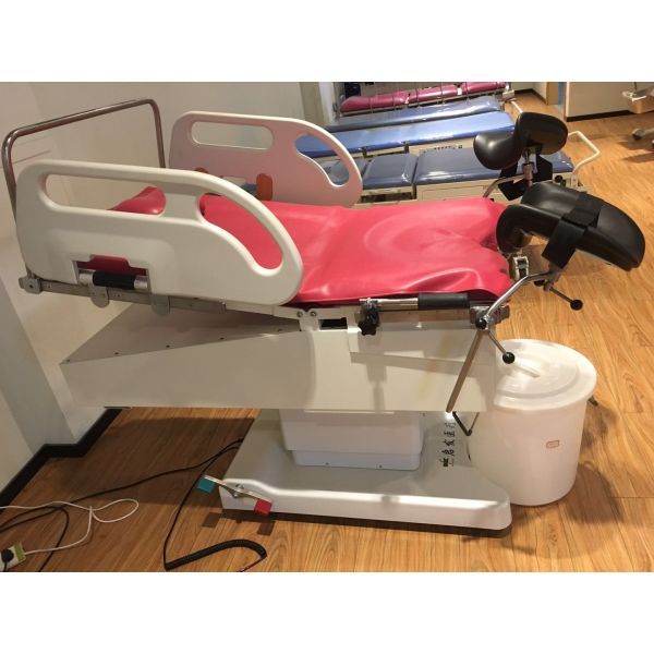 Motor ginecológico de la cama 4 de la entrega del hospital de la cirugía 2050m m controlado