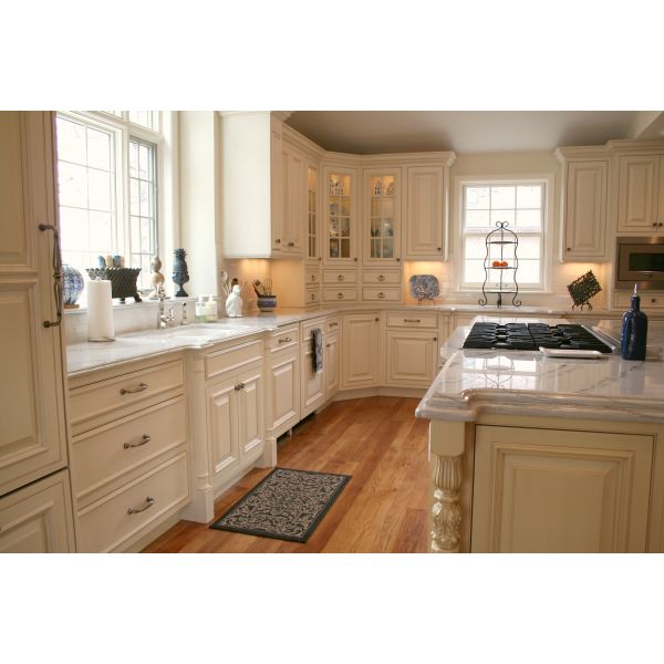 Solid Wood European Kitchen Cabinets with Custom-made Design and Flat Edge Countertop