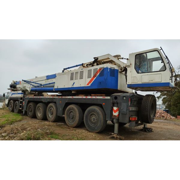 2012 Zoomlion QUY400 Used Crane Has A 70m Boom, A 42m Jib, And A 140-Ton Counterweight. It Has Been Operating For 2041 Hours And Is In Excellent Condition.