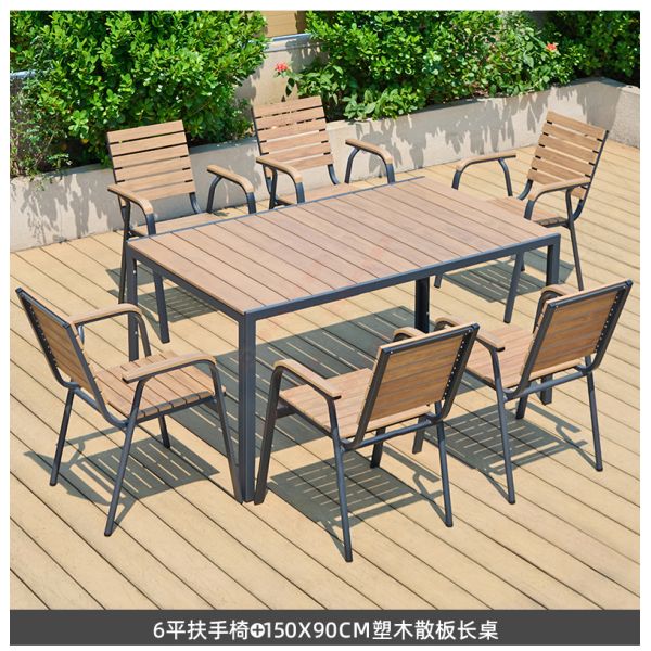 Tableau et chaises en WPC (composite bois-plastique) pour l'extérieur: imperméables à l'eau, au soleil et aux intempéries pour les jardins, les patios, les balcons et les terrasses.