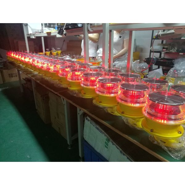 Linterna solar marina con salida horizontal de 360 grados, funcionamiento de anochecer a amanecer y batería de iones de litio