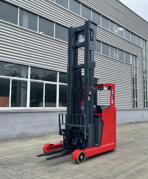1,5 caminhão de empilhadeira do mastro do elevado desempenho de Ton Seated Electric Reach Truck com altura do elevador de 8000mm