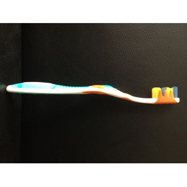 As escovas de dentes feitas sob encomenda grandes com borracha macia, deslizam o