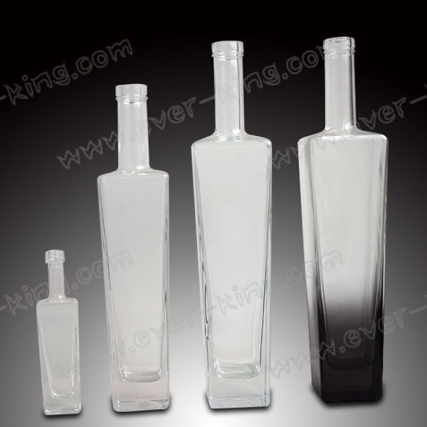 Гальванизируя бутылки алкоголя коньяка 750ML пустые