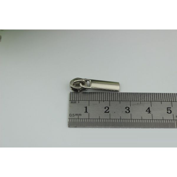 Factory direct sale zinc alloy nylon zipper teeth 3# handbag gold zipper puller design