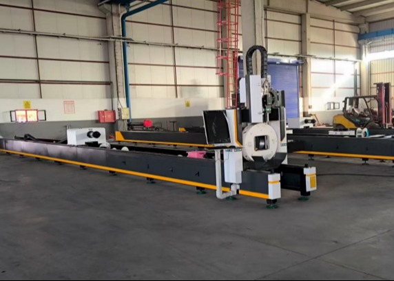 Model LC2412 CNC Laser Tube Pipe Processing Machine For  Carbon/Stainless Steel Pipes