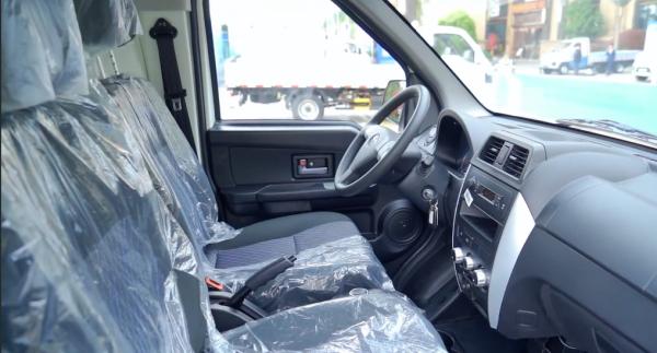 Micro Middle Electric Cargo Van 5.0m3 5.7m3 Container 220KM Mileage