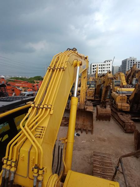 Komatsu ExcavatorPC 400-8 Track Walk with 3100h Usage in Excellent Condition