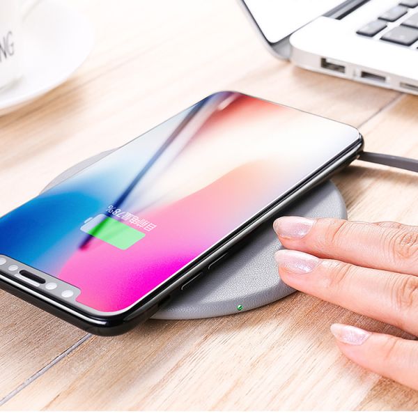 Smart Round Desktop Wireless Phone Charging Pad / Wireless Charger Qi Standard