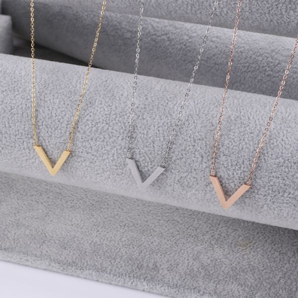 V Letter words necklace female luxury chain fashion 18K gold logo popular accessories titanium steel necklace female
