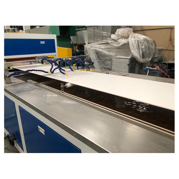 150kg/línea de la protuberancia del panel de techo del Pvc de H 250m m WPC