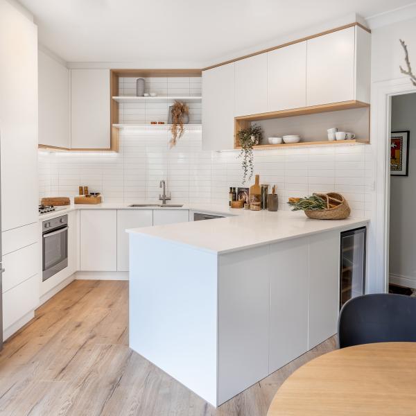 U Shape Matte White Melamine Small Modular Kitchen Cabinets With Handless Design For Apartment