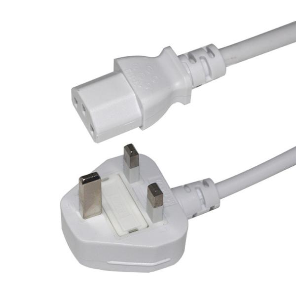 イギリス BS1363 から IEC C13 電源ケーブル 3G 0.75mm2 銅の延長ケーブル