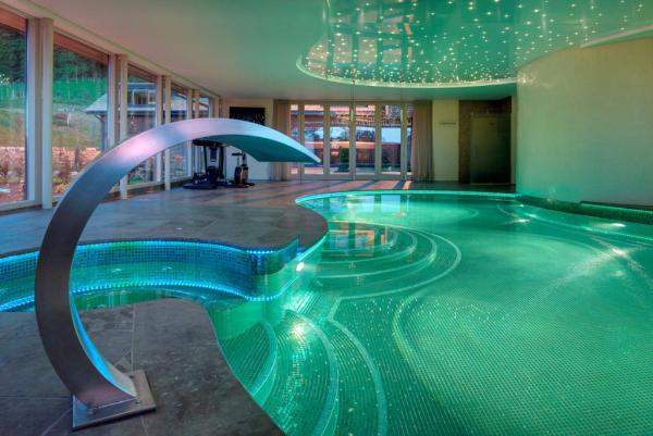 IP68 18W LED Underwater Pool Lights RGB Wall Mounted PC Cover