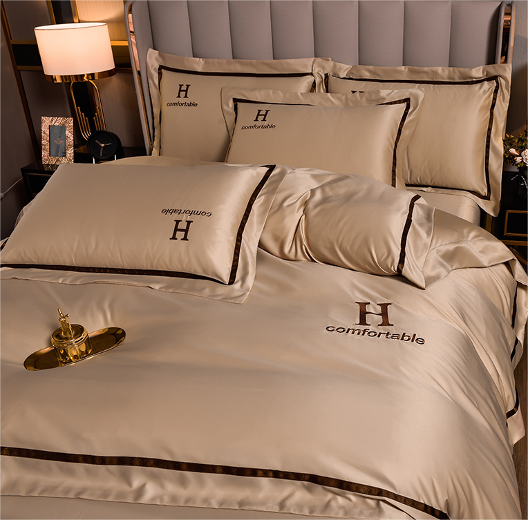 Cozy Gray Hotel Red Wedding Bedding Four-piece Kit with Washed Silk Four Piece Bedding Set