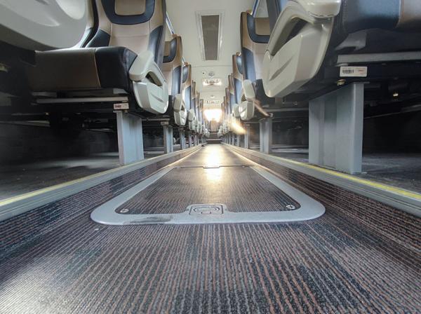Luxury Pink Used Buses  Euro 5 LHD Used Diesel Shuttle Bus For Sale
