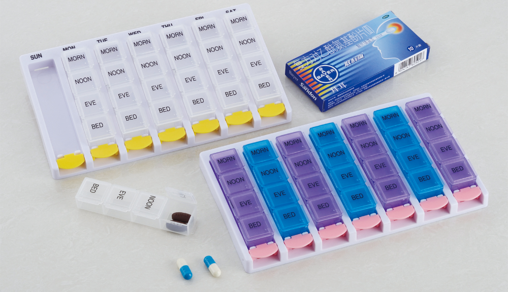 Weekly pill box 28 pill storage cases smart pill box organizers 4 cases MORN NOON EVE BED  detach button medicine case