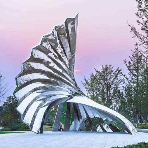 Wind-Inspired Flowing Ribbon Stainless Steel Sculpture, Mirror-Polished Outdoor Metal Art for Plaza, Park & Hotel Landscape