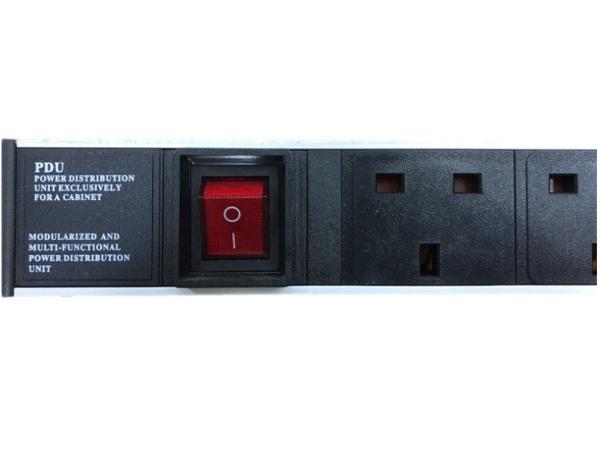 250VAC 50/60HZ Network Cabinet Accessories UK Power Distribution Unit