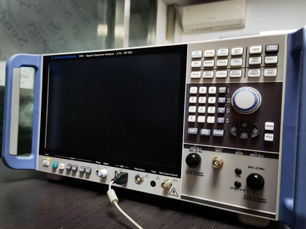 85 GHz Ultra Wideband Signal Spectrum Analyzer Rohde & Schwarz FSW85