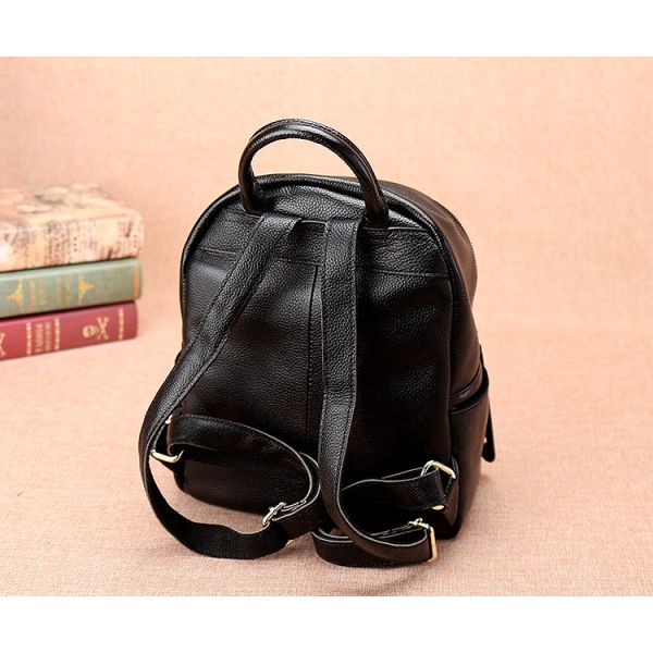 2017 The New Female Cowhide Leather Backpack Lovely Fashion  Leisure Travel Bag