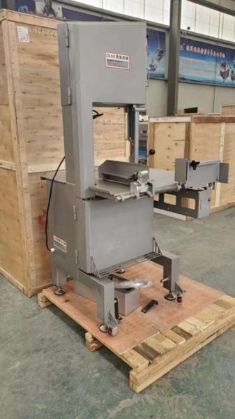 Machine à couper les os commerciale 1,1 kW, fonctionnement facile, machine automatique pour couper la viande congelée