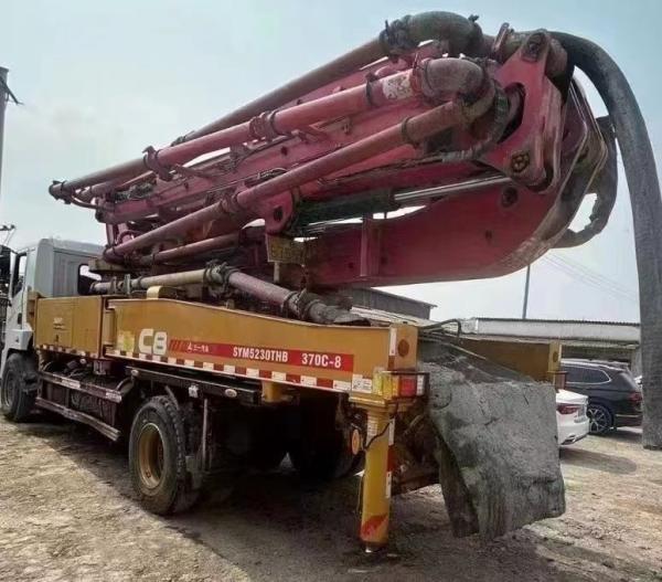 Réparation et entretien professionnels de camions de pompage de béton d'une longueur de 37 m avec châssis Mercedes