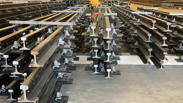 Capacidade de carga elevada China Standard QU100 Crane Rail Manufacturer