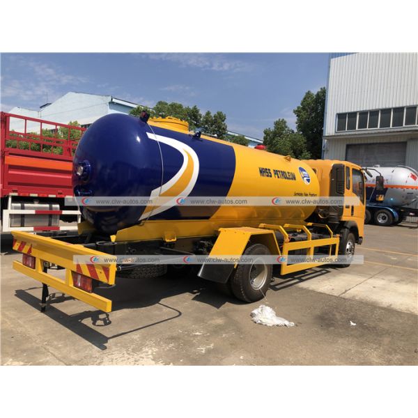 Sinotruk HOWO 8000liters 8cbm LPG Bobtail Truck 3ton 4ton Road Tanker LPG Gas Delivery Truck