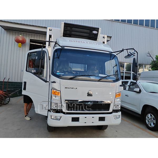 HOWO 4X2 Легкий грузовик для перевозки цыплят Маленький транспорт для доставки цыплят