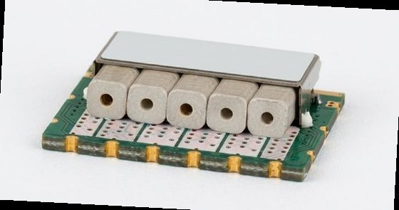 Dielectric Cavity Bandpass Filter Filter 555-585 MHz RoHS Compliant